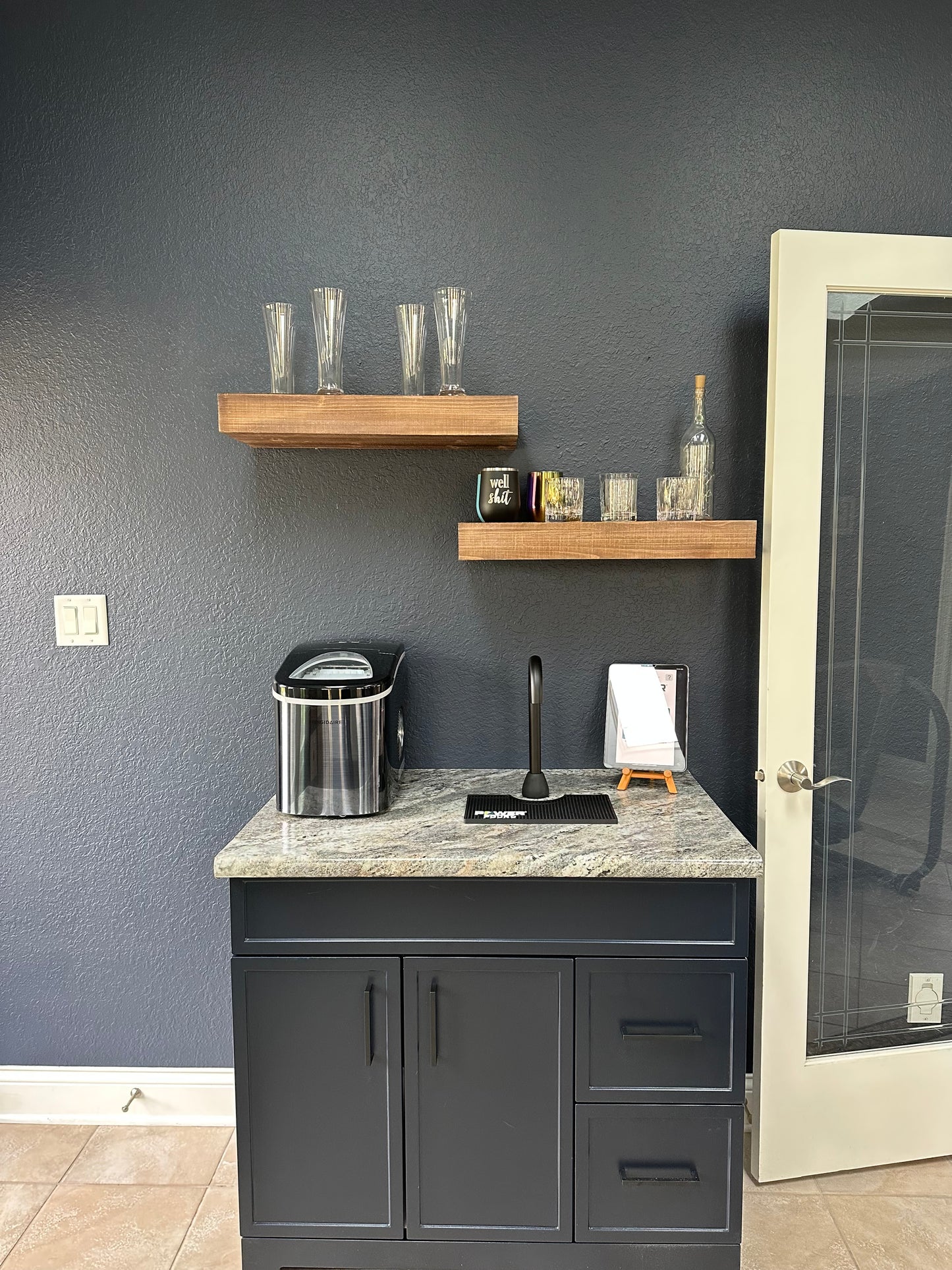 Power Pour P-16-C-BK Beverage System with Black Counter Mount Spout